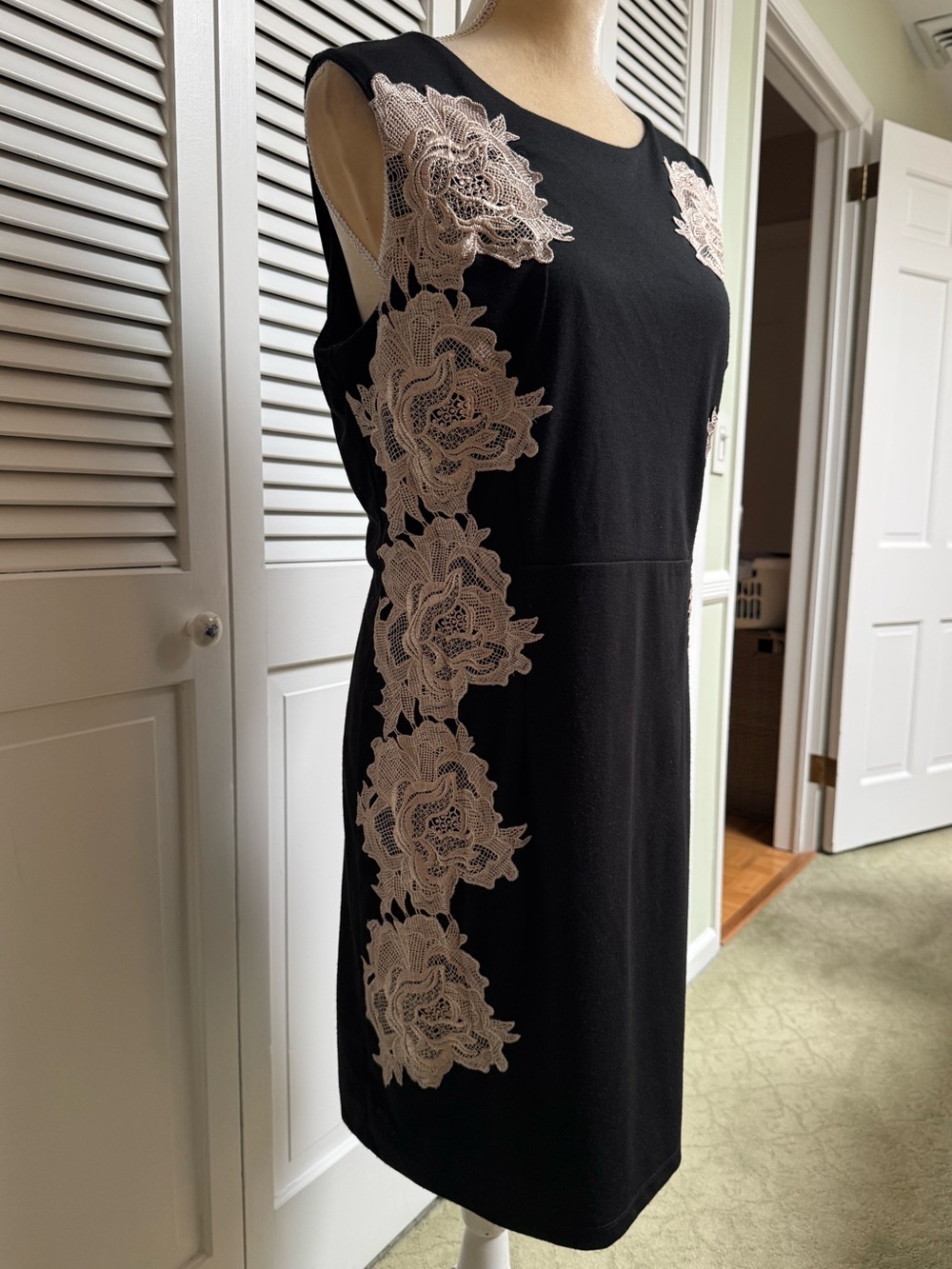 Park & Fifth Black Midi Sheath Dress with Beige Lace Appliqué Size Large 12/14